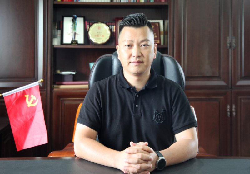 匠心坚守,载誉前行|千川木门董事长骆柏韬荣获2021年中国木门窗行业优秀青年企业家